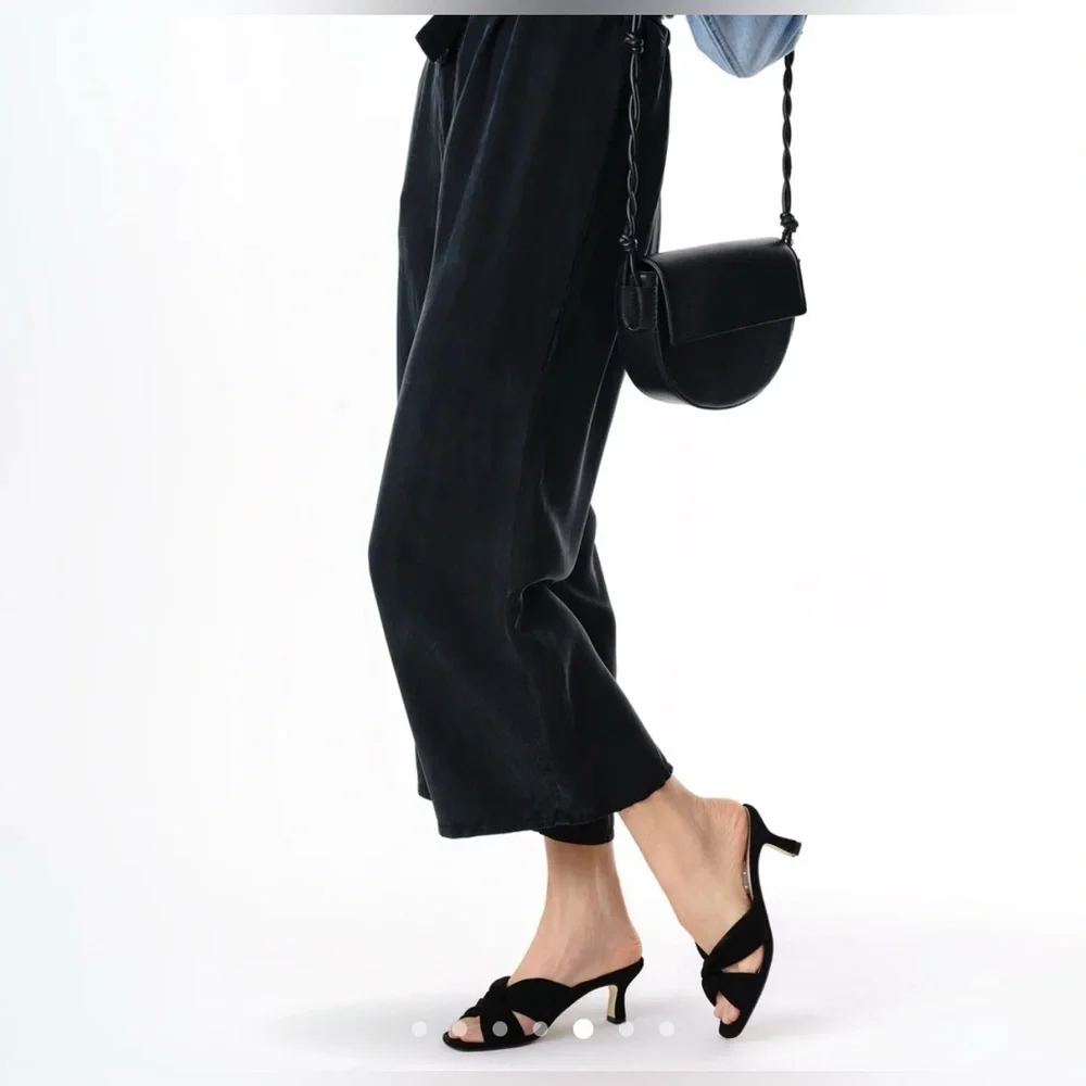 NEW Anyi Lu Alicante Kitty Black Suede Knot Kitten Heeled Sandals Size 40 / 9